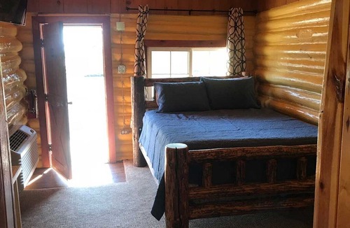 Ashton House | Ashton Historic Log Cabins 5