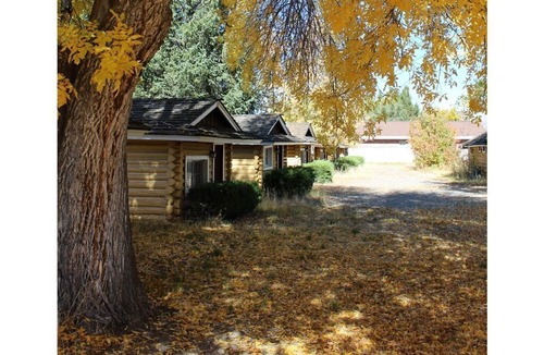 Ashton House | Ashton Historic Log Cabins 5