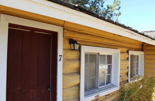 Ashton House | Ashton Historic Log Cabins 6