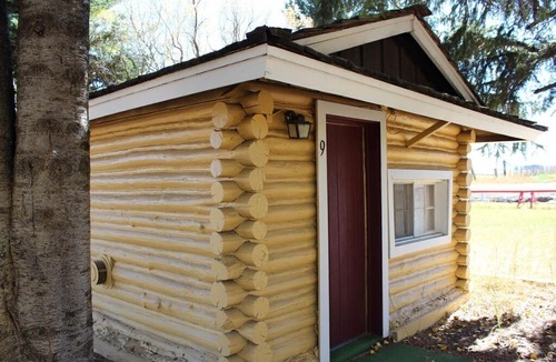Ashton House | Ashton Historic Log Cabins 6