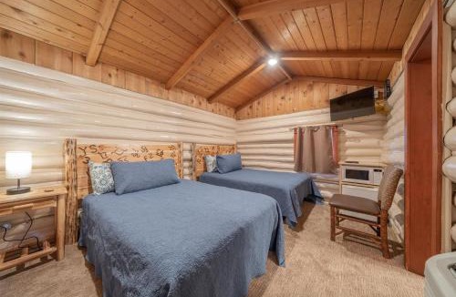 Ashton Hotel | Ashton Log Cabins