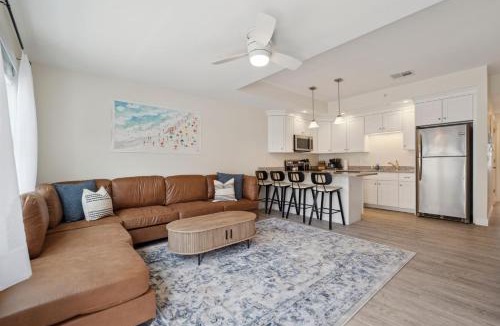 Hampton House | Ashworth Escape Balcony Steps to Beach AC