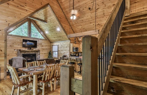 Cherry Log Cabin | Aska Escape | Blue Ridge, GA