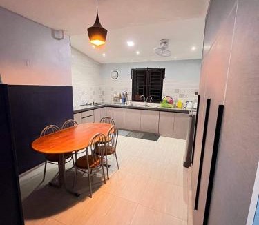 Kampung Tanjong Bendahara House | Aslam's homestay