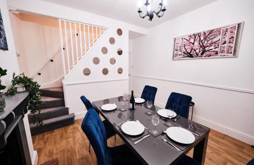 Sutton Coldfield House | Aspen, 3 Bedrooms with Parking