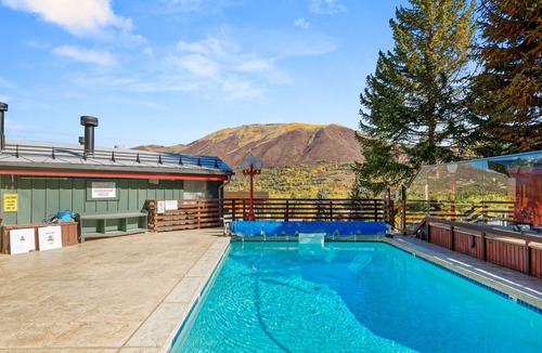 Aspen Condo | Aspen Ajax | Shadow Mountain #18 | 2B/2B