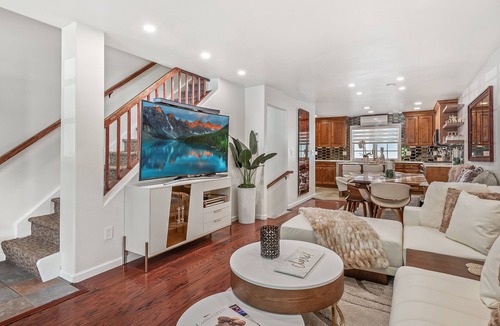 Aspen House | Aspen Core Designer 4 Bdrm, Walk to Everything , A/C, Parking