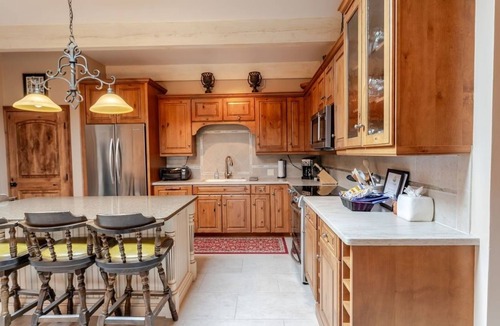 Aspen Condo | Aspen Downtown 2BR Ski Condo w/Fireplace - CD 17