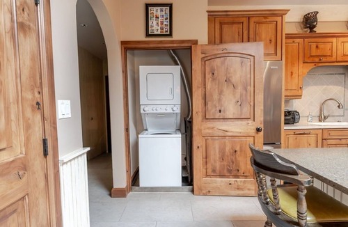 Aspen Condo | Aspen Downtown 2BR Ski Condo w/Fireplace - CD 17