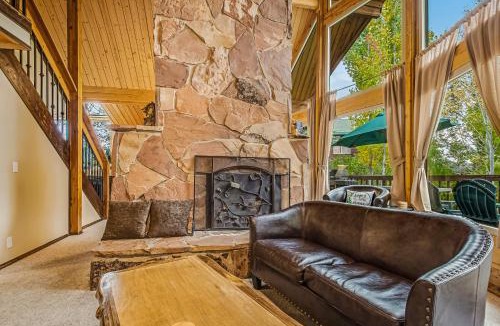 Harbor Village House | Aspen Hideaway Cabin
