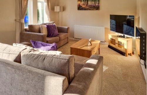 Little Weighton House | Aspen Lodge