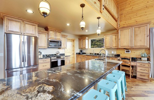 Steam Engine Meadows Cabin | Aspen Lodge in Brian Head - Sleeps up to 25!