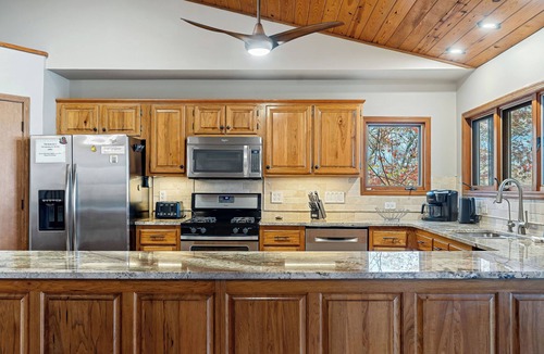 Smithville Cabin | Aspen Lodge Overlooking Center Hill Lake
