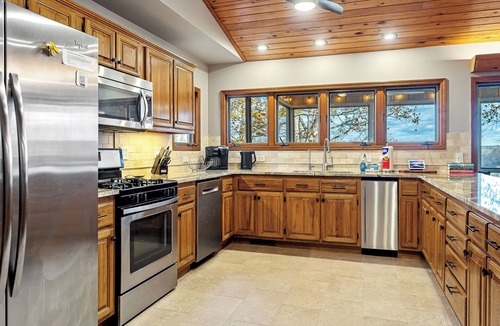 Smithville Cabin | Aspen Lodge Overlooking Center Hill Lake