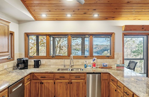 Smithville Cabin | Aspen Lodge Overlooking Center Hill Lake