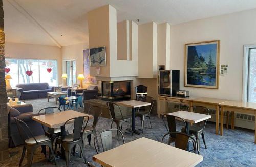 Croftville Hotel | Aspen Lodge