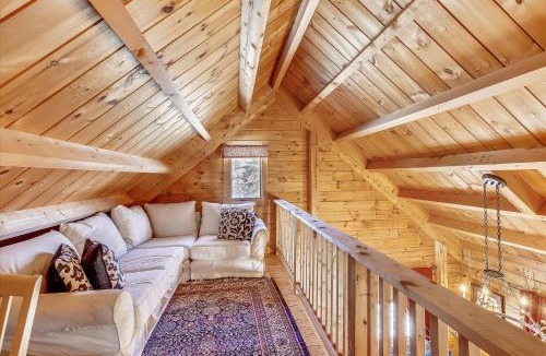 Morrisville House | Aspen's Run: 3 br log cabin, wood stove, deck, firepit, window a/c by Stowe Country Homes