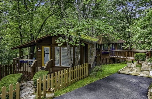 Eureka Springs Historic District Cabin | Aspen@The Woods Cabins - Charming cabin 5 minute walk to downtown Eureka Springs