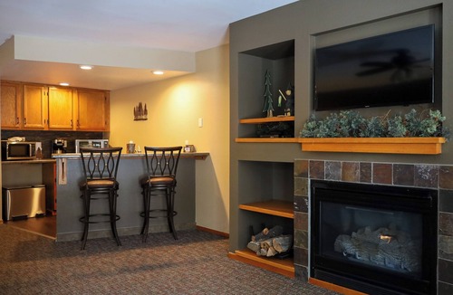 Fall River Estates Hotel | Aspen Winds on Fall River