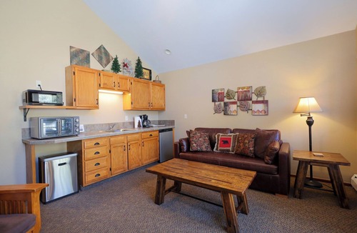 Fall River Estates Hotel | Aspen Winds on Fall River