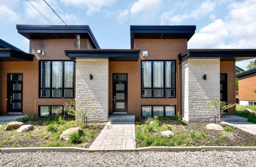 Pont-Rouge Ski Chalet | Assemblee Duo Portneuf - 2 Family Units - 2 Private Spas