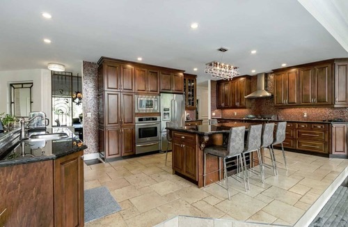 Ashburn House | Assets Event Venue Modern interior with elegant Décor.