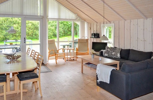 Hou House | "Åsta" - 1.7km from the sea by Interhome