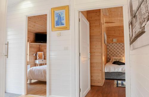 Bridgnorth House | Astbury Falls Luxury Retreat