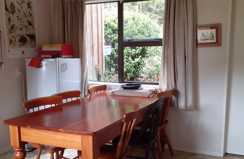 St. Arnaud House | Astelia Cottage, on Bridge St