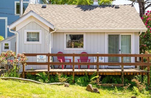 Oceanside House | Aster Cabin