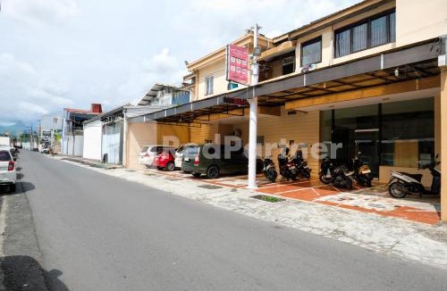 Sinduadi Hotel | Aster Triplets Guest House JCM Mitra RedDoorz