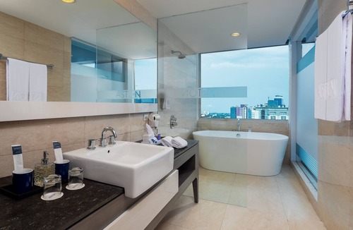 Makassar Hotel | Aston Makassar Hotel & Convention Center