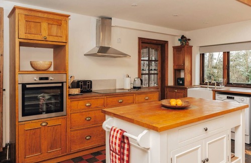 Henley-on-Thames House | Aston Pottery - Pet friendly