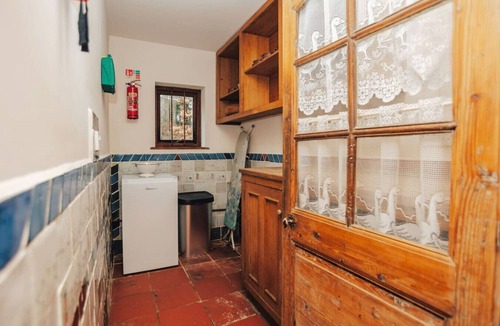 Henley-on-Thames House | Aston Pottery - Pet friendly