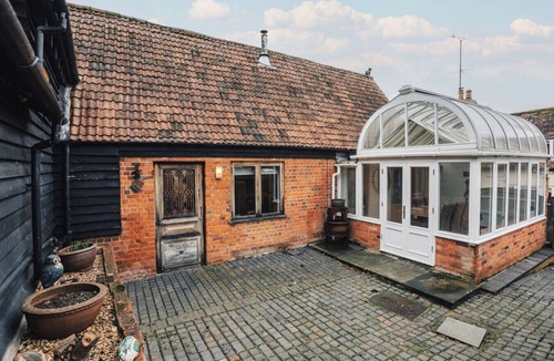 Henley-on-Thames House | Aston Pottery - Pet friendly