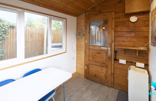Broadstairs Cabin | Astoria - Secluded Hideaway with sauna and parking