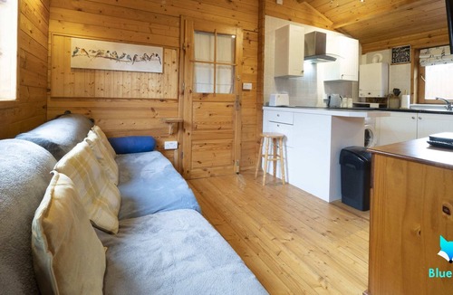 Broadstairs Cabin | Astoria - Secluded Hideaway with sauna and parking