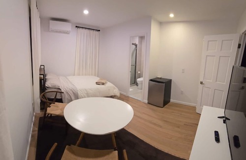 Ditmars Steinway Bed & Breakfast | Astoria, steps away from Manhattan.