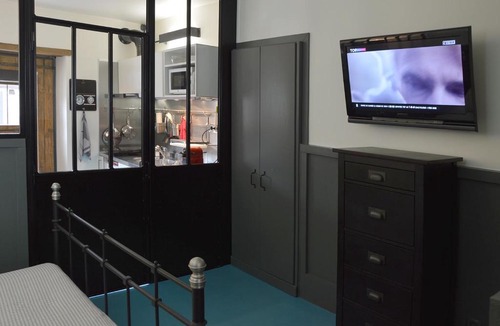 La Villeneuve-au-Chatelot House | ASTRØLABE