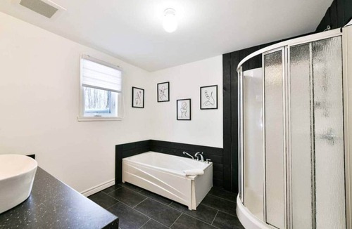 Val-Racine Apartment | Astro 1 – Suite with Two Queen Beds Near Mont-Mégantic