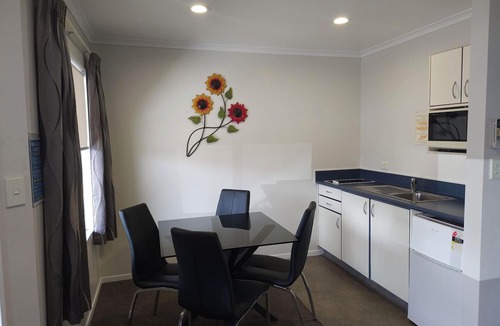 Te Awamutu Hotel | ASURE Albert Park Motor Lodge