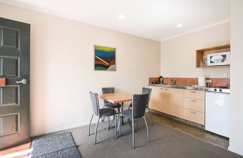 Katikati Hotel | ASURE Kaimai View Motel