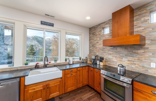 Willow Point House | asy Lake Days & Big Views — Across from Willow Point Park