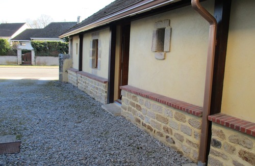 Bourbon-l'Archambault Apartment | At BARI, large recent studio