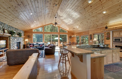 Christmas Valley Cabin | At Home in the Mountains , 7 bdrms 5 baths, Hot tub, Sauna, Steam rm & more