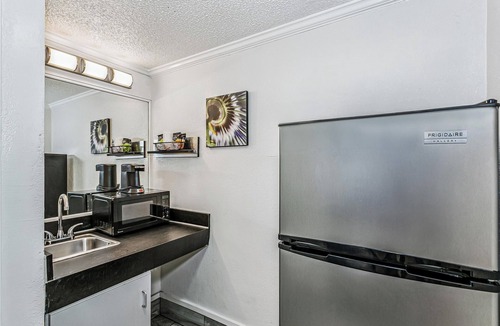 Brent Hotel | At Home Inn & Suites