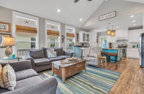 Crystal Beach House | At Last - 3 Bedrooms - 2 Baths - Sleeps 12