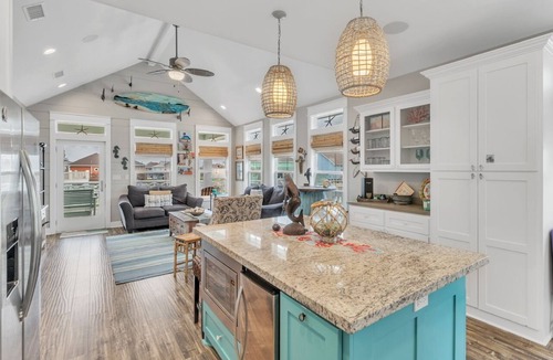 Crystal Beach House | At Last - 3 Bedrooms - 2 Baths - Sleeps 12