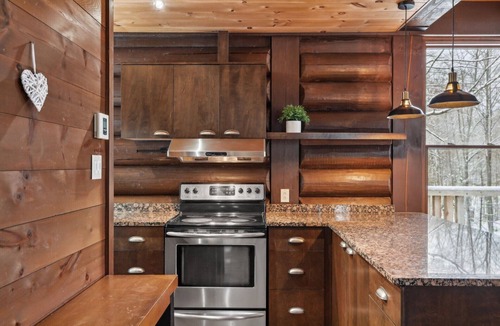 Lac Superieur Village Ski Chalet | At only 7 km from Mont-Tremblant Skiing, Dream Chalet with Spa & Fireplace