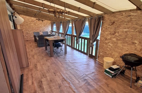 Saint-Gobert House | At Petit Coin Tranquille, mobile home with SPA on private land, pets ok
